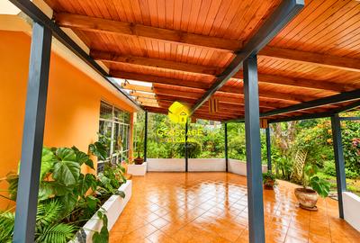 5 Bed House with En Suite in Gigiri
