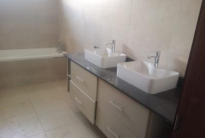 4 Bed Townhouse with En Suite in Lavington - 4
