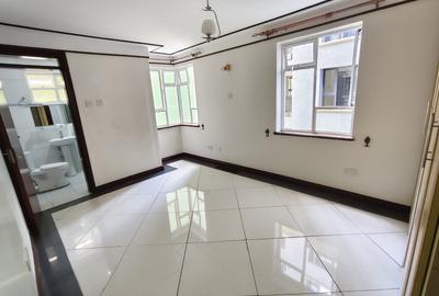 2 Bed Apartment with En Suite in Westlands Area - 4