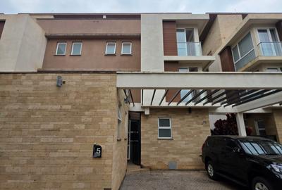 4 Bed Townhouse with En Suite in Lavington - 2
