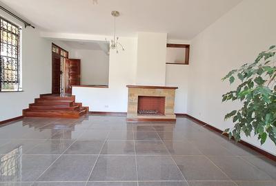 4 Bed Townhouse with En Suite in Spring Valley - 2
