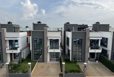 4 Bed Villa with En Suite in Eastern ByPass