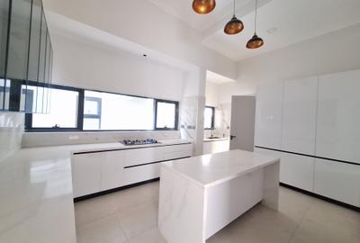 5 Bed Townhouse with En Suite at Lavington Green - 4