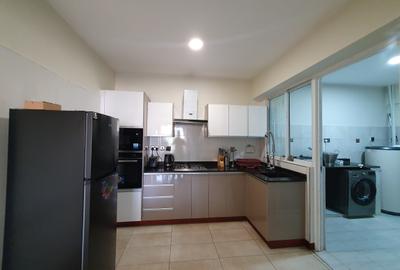 2 Bed Apartment with En Suite at 1St Parklands Avenue - 4