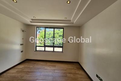 5 Bed Townhouse with En Suite in Lavington - 3