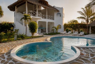 6 Bed Villa with En Suite in Watamu - 2