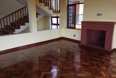 7 Bed House with En Suite in Redhill - 2