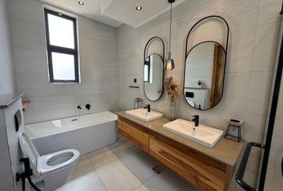 4 Bed Townhouse with En Suite at Loresho - 3