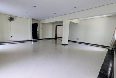 4 Bed House with En Suite at Kaunda Avenue - 4