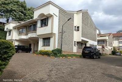 4 Bed Townhouse with En Suite at Grevellea