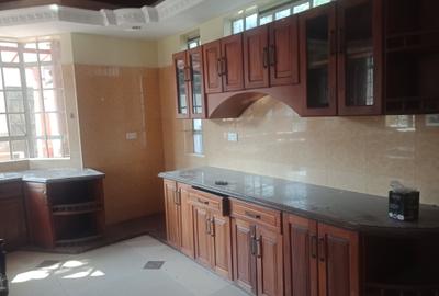 6 Bed House with En Suite in Nyari - 2