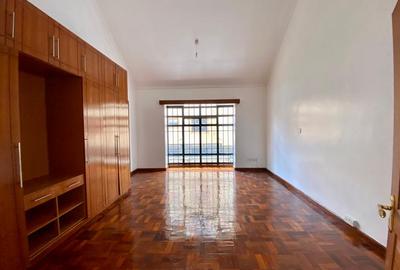 4 Bed Townhouse with En Suite at Lavington - 4