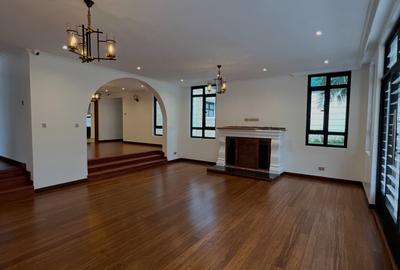 7 Bed House with En Suite in Runda - 2