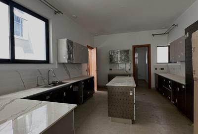 5 Bed Townhouse with En Suite at Lavington Green - 2