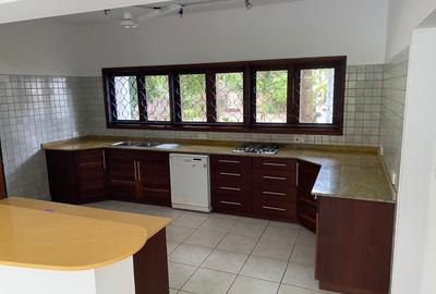 3 Bed Townhouse with En Suite in Nyali Area - 4