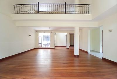 5 Bed Townhouse with En Suite at Lavington Green - 4