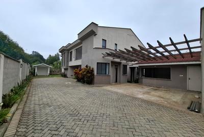 6 Bed Villa with En Suite in Lavington - 4