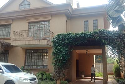5 Bed Townhouse with En Suite in Lavington - 2
