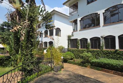 5 Bed Townhouse with En Suite at Nyari Central