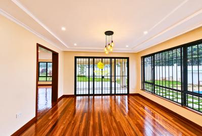 5 Bed House with En Suite in Kyuna - 2