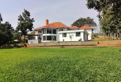 5 Bed House with En Suite at Ridgeways - 2
