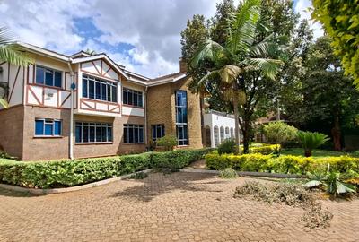 5 Bed House with En Suite in Runda - 2