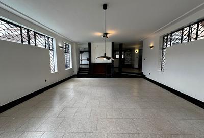 5 Bed House with En Suite in Runda - 2
