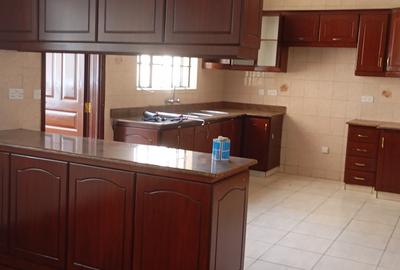 3 Bed Apartment with En Suite at Off Rhapta Rd - 4
