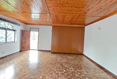6 Bed House with En Suite in Nyari - 4