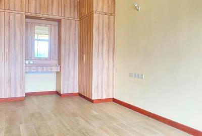 4 Bed Apartment with En Suite at Parklands - 3
