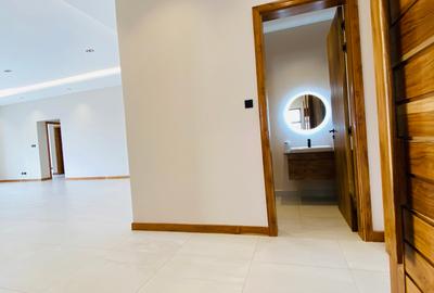 4 Bed Apartment with En Suite in Loresho - 4