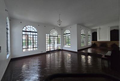5 Bed House with En Suite in Nyari - 3