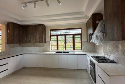4 Bed House with En Suite in Karen - 2