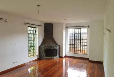 4 Bed Townhouse with En Suite in Spring Valley - 3