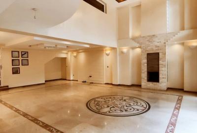 5 Bed Townhouse with En Suite in Lavington - 4