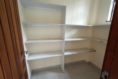 5 Bed Townhouse with En Suite in Lavington - 3