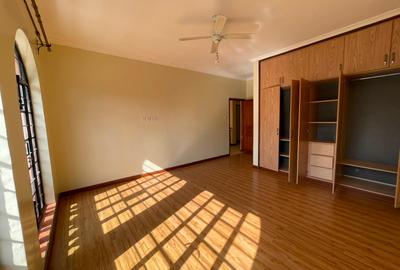 4 Bed House with En Suite in Runda - 3