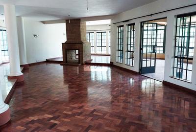 5 Bed Villa with En Suite in Runda - 2