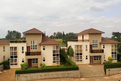 4 Bed Townhouse with En Suite at Iguta Paradise - 3