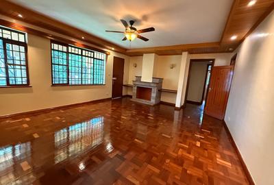 5 Bed Villa with En Suite in Nyari - 4