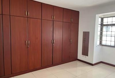 4 Bed Apartment with En Suite in Parklands - 4