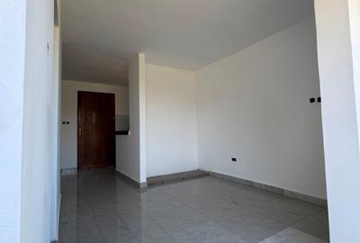 Serviced Studio Apartment with En Suite at Beach Road - 4