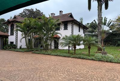 5 Bed Villa with En Suite in Runda