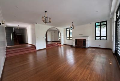 5 Bed House with En Suite in Runda - 2
