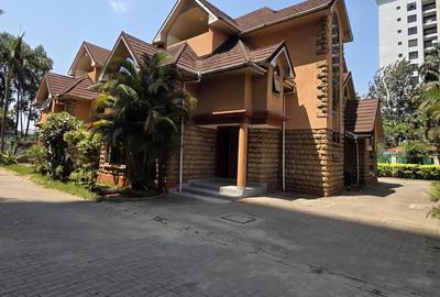 5 Bed Townhouse with En Suite in Lavington
