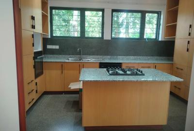 4 Bed House with En Suite at Hill View - 4