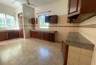 5 Bed Villa with En Suite in Nyali Area