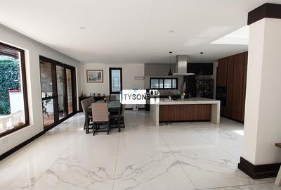 4 Bed Villa with En Suite in Spring Valley - 3