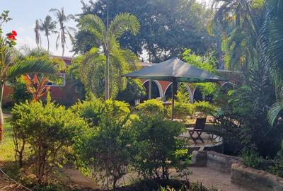 3 Bed Villa with En Suite at Bokoboko - 4