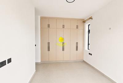 2 Bed Apartment with En Suite in Brookside - 4